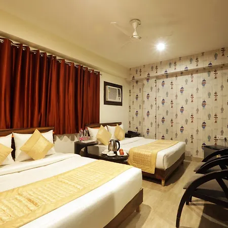 Hotel Emerald Suites At Airport